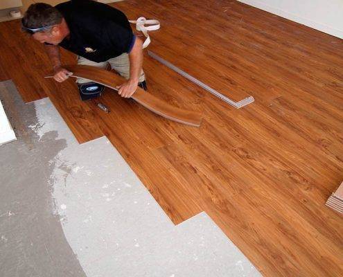 Laying loose lay vinyl planks