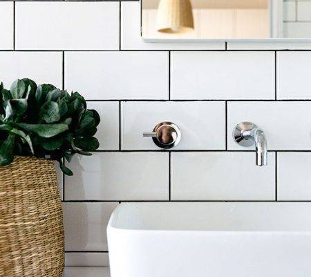 subway tiles dark grout