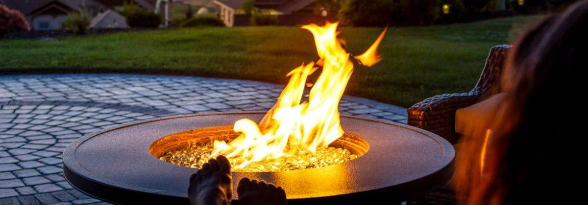 Five-DIY-Outdoor-Fireplace-Ideas